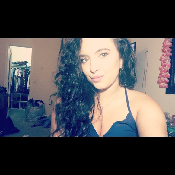 Meet your Posher, Caitlin - Picture 1 of 1